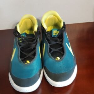 Nike Team Hustle D 10  shoes in a teal and lime green Color Size 7Y